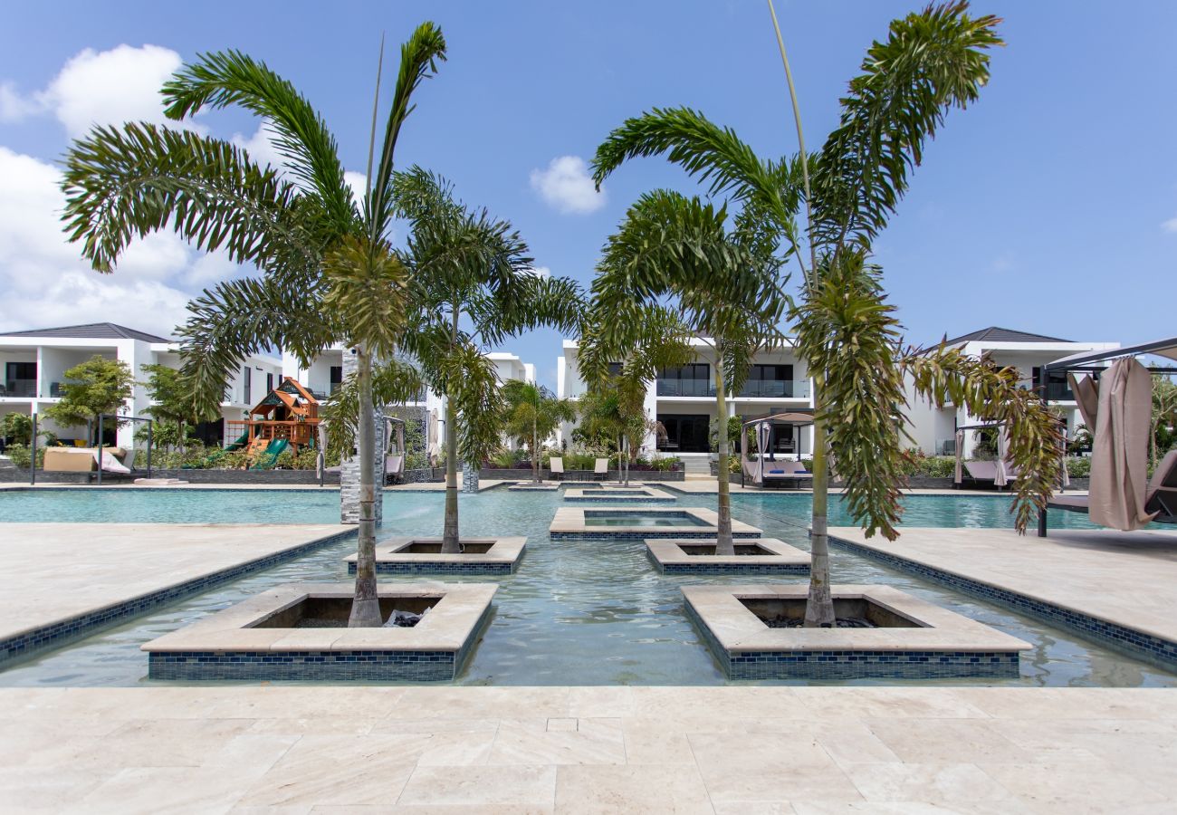 Rent by room in Willemstad - Deluxe 3-bedroom